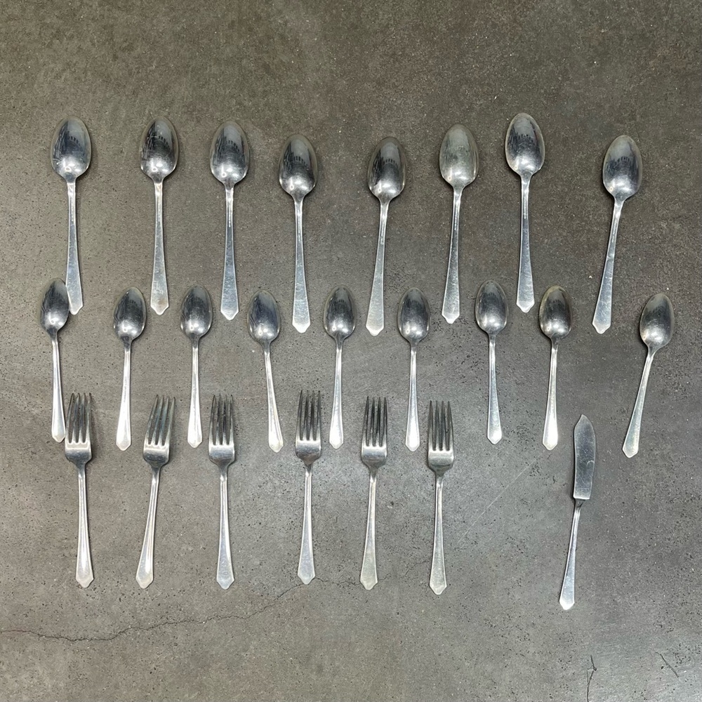 Vintage 1939 Holmes & Edwards Silverplate Flatware Set w Case Art Deco - Picture 7 of 11